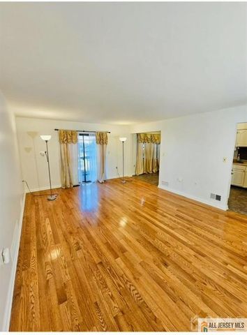 144 Beverly Hill Terrace B, Woodbridge Proper, NJ 07095