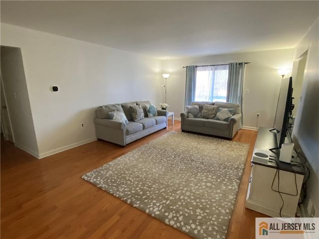 144 Beverly Hill Terrace B, Woodbridge Proper, NJ 07095