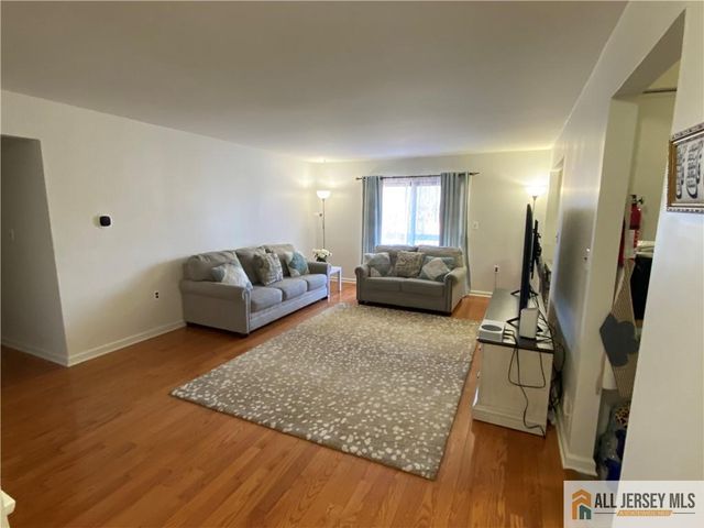 144 Beverly Hill Terrace B, Woodbridge Proper, NJ 07095