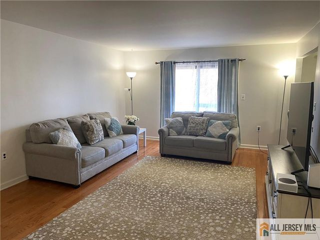 144 Beverly Hill Terrace B, Woodbridge Proper, NJ 07095