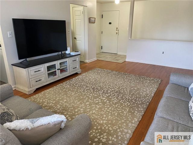 144 Beverly Hill Terrace B, Woodbridge Proper, NJ 07095