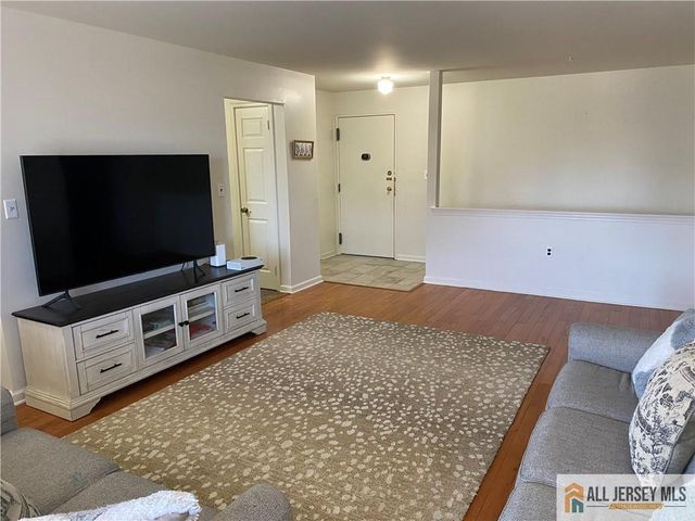 144 Beverly Hill Terrace B, Woodbridge Proper, NJ 07095