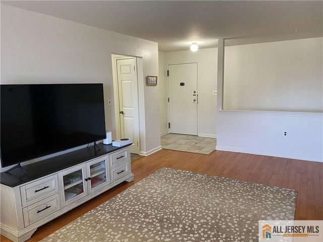 144 Beverly Hill Terrace B, Woodbridge Proper, NJ 07095