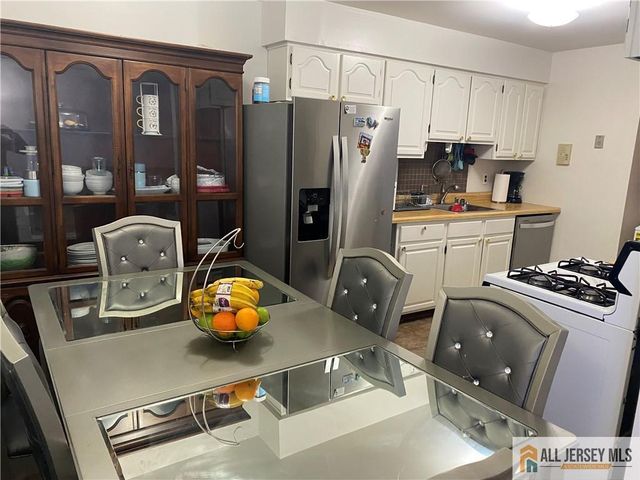 144 Beverly Hill Terrace B, Woodbridge Proper, NJ 07095