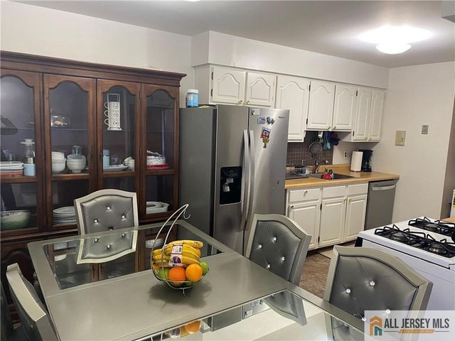 144 Beverly Hill Terrace B, Woodbridge Proper, NJ 07095