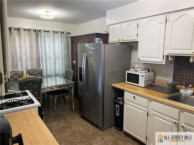 144 Beverly Hill Terrace B, Woodbridge Proper, NJ 07095