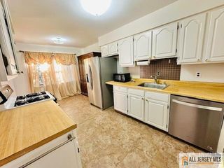 144 Beverly Hill Terrace B, Woodbridge Proper, NJ 07095