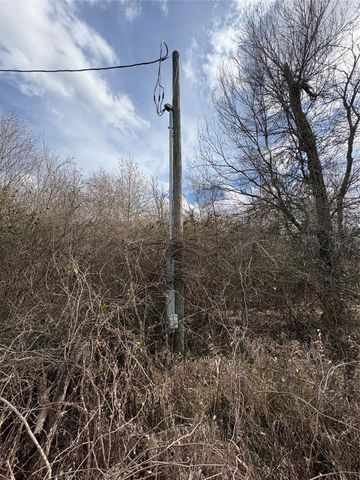 1649 Stone Street, Bedias, TX 77831