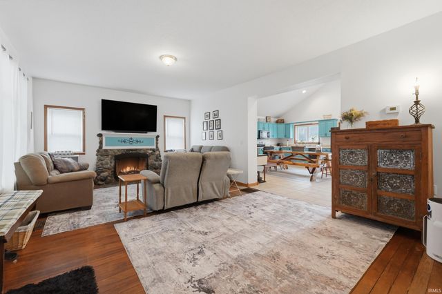 123 W 1st Street, Warren, IN 46750