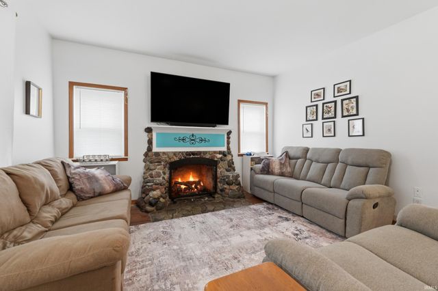 123 W 1st Street, Warren, IN 46750