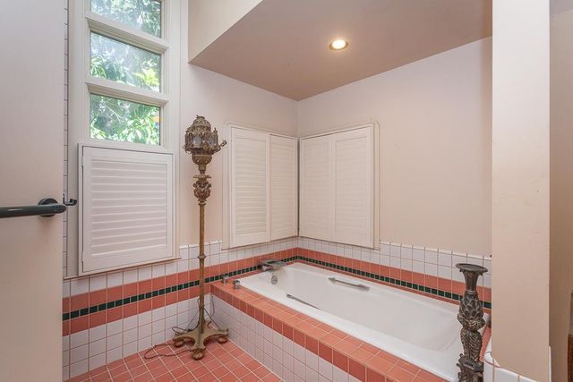 1725 W Walnut St, Stockton, CA 95203