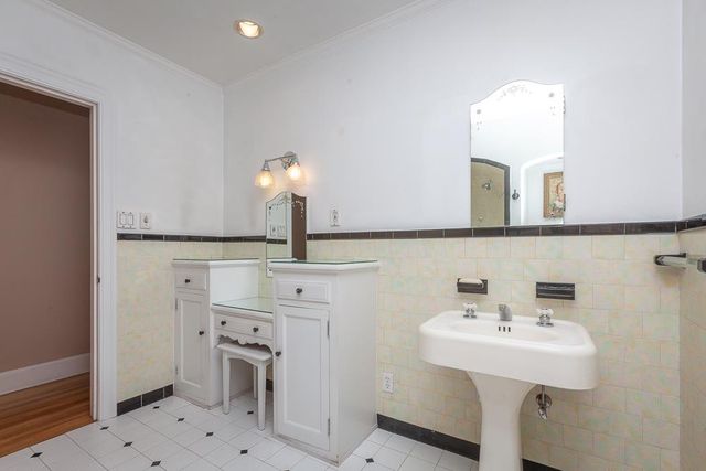 1725 W Walnut St, Stockton, CA 95203