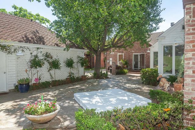 1725 W Walnut St, Stockton, CA 95203