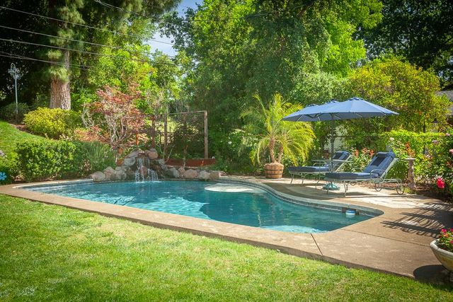 1725 W Walnut St, Stockton, CA 95203