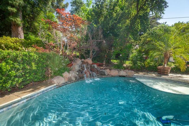 1725 W Walnut St, Stockton, CA 95203