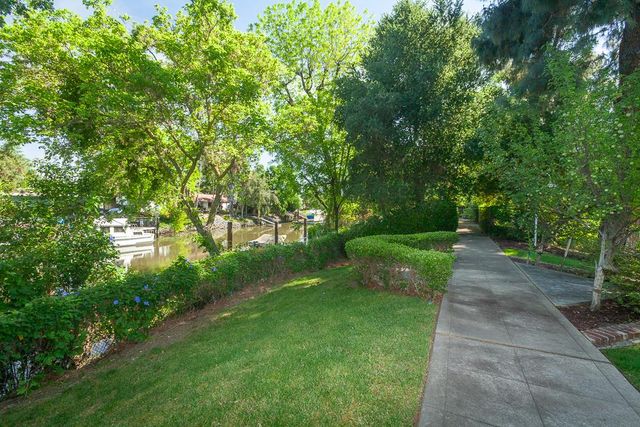 1725 W Walnut St, Stockton, CA 95203