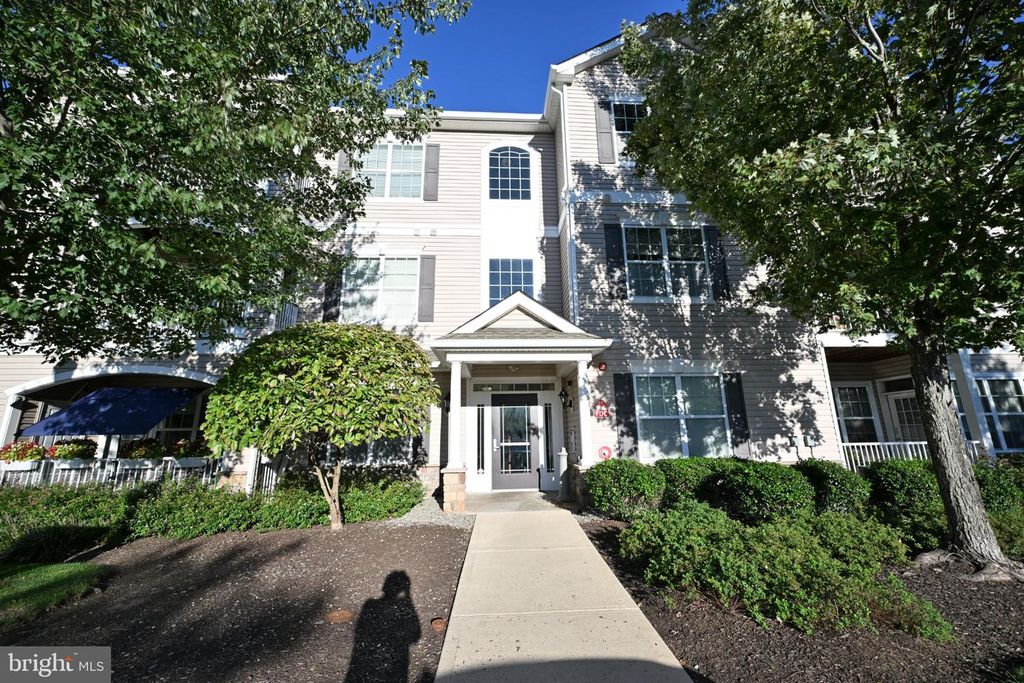 1016 TIMBERLAKE DR, Ewing, NJ 08618 — exterior
