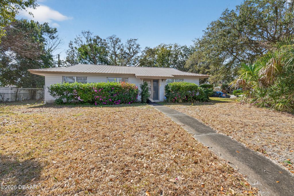 1247 Cedar Circle, Daytona Beach, FL 32117