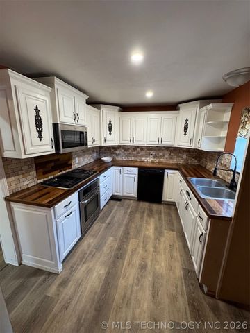 303 N O Street, Muskogee, OK 74403