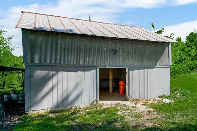 14074 McIntyre Road, Leavenworth, KS 66048
