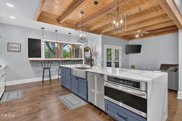 175 Northeast Stonewall Heights, Abingdon, VA 24210
