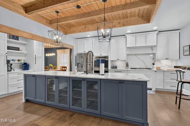 175 Northeast Stonewall Heights, Abingdon, VA 24210