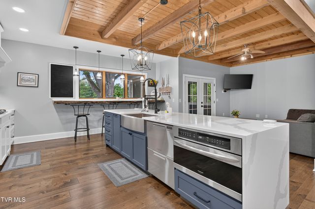 175 Northeast Stonewall Heights, Abingdon, VA 24210