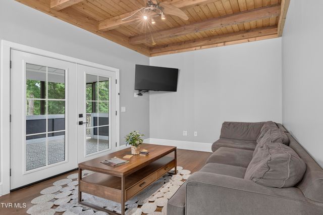 175 Northeast Stonewall Heights, Abingdon, VA 24210