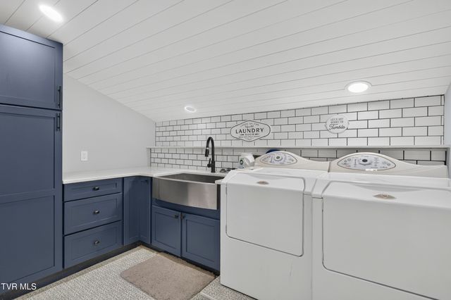 175 Northeast Stonewall Heights, Abingdon, VA 24210