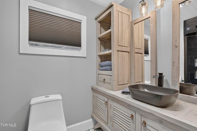 175 Northeast Stonewall Heights, Abingdon, VA 24210