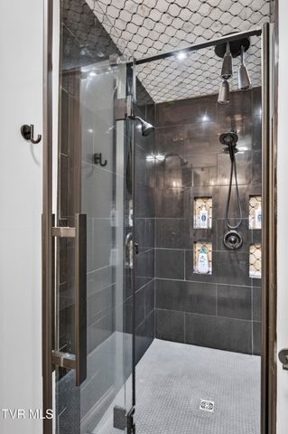 175 Northeast Stonewall Heights, Abingdon, VA 24210