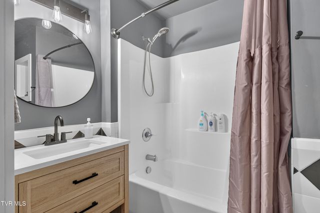 175 Northeast Stonewall Heights, Abingdon, VA 24210