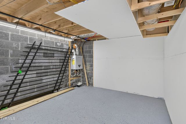 175 Northeast Stonewall Heights, Abingdon, VA 24210