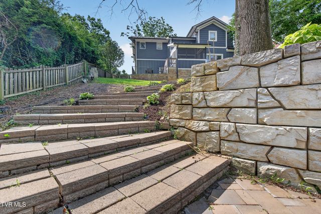 175 Northeast Stonewall Heights, Abingdon, VA 24210