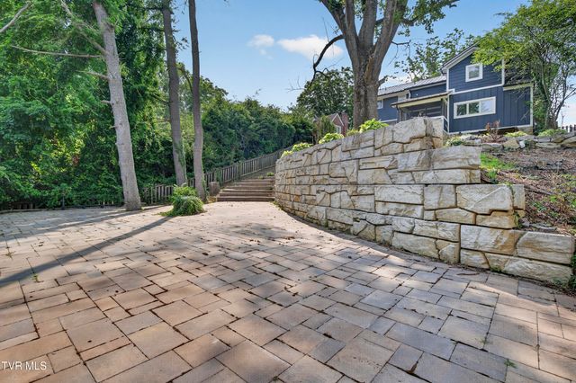 175 Northeast Stonewall Heights, Abingdon, VA 24210
