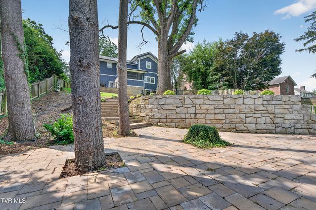 175 Northeast Stonewall Heights, Abingdon, VA 24210