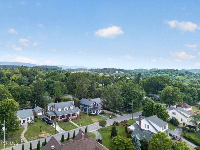175 Northeast Stonewall Heights, Abingdon, VA 24210