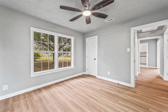 304 W Railroad Avenue, Godley, TX 76044