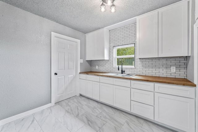 304 W Railroad Avenue, Godley, TX 76044