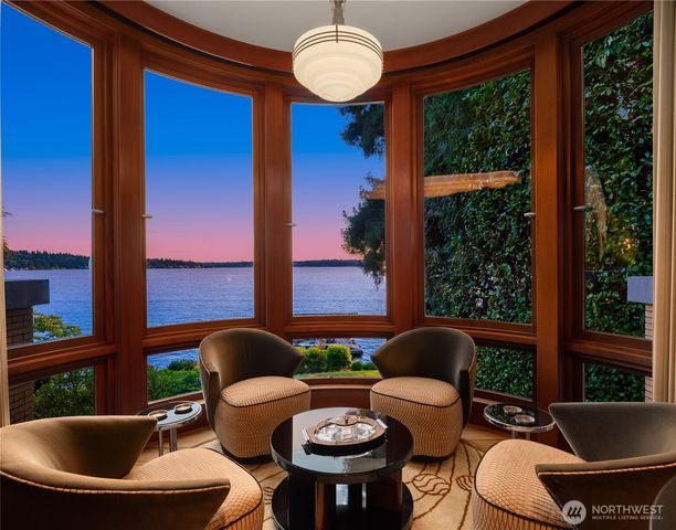 415 Shoreland Drive SE, Bellevue, WA 98004