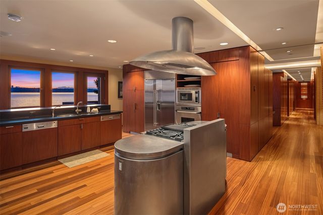 415 Shoreland Drive SE, Bellevue, WA 98004
