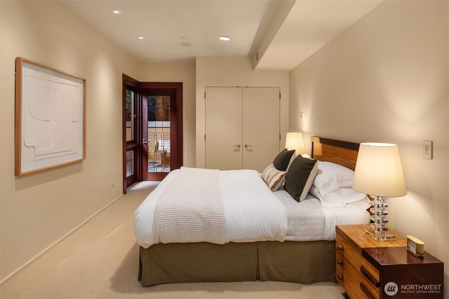 415 Shoreland Drive SE, Bellevue, WA 98004