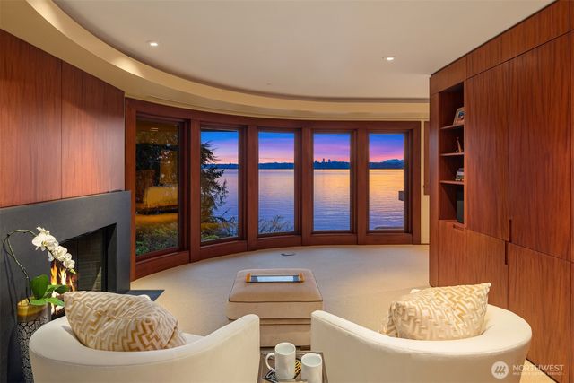 415 Shoreland Drive SE, Bellevue, WA 98004