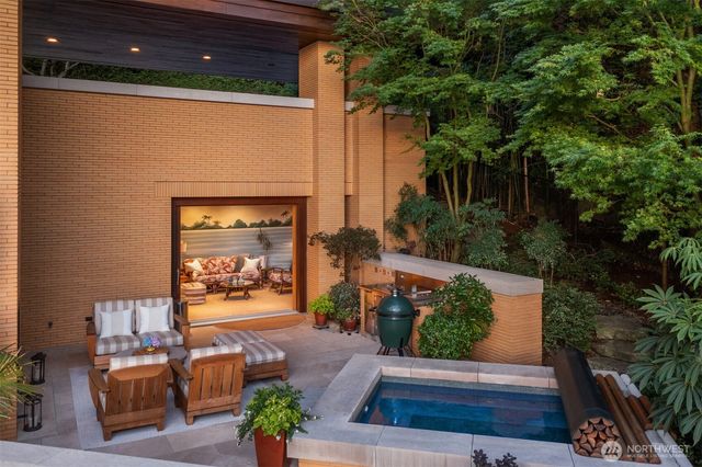 415 Shoreland Drive SE, Bellevue, WA 98004