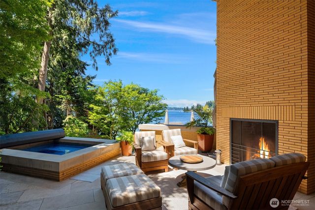 415 Shoreland Drive SE, Bellevue, WA 98004
