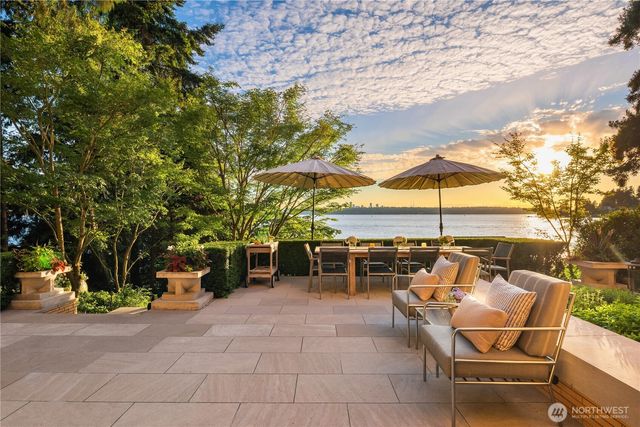 415 Shoreland Drive SE, Bellevue, WA 98004