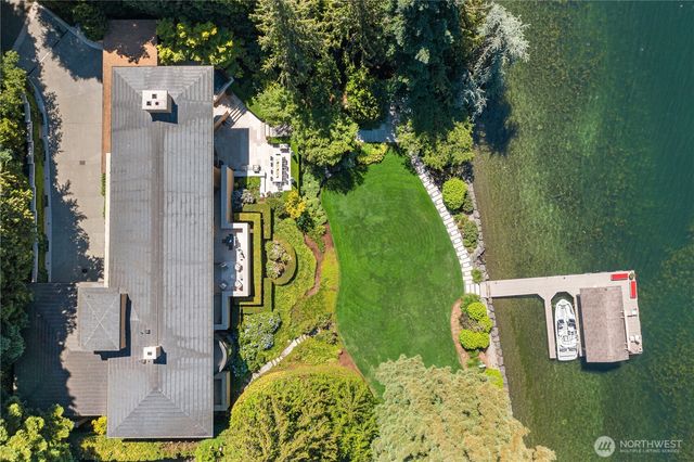 415 Shoreland Drive SE, Bellevue, WA 98004