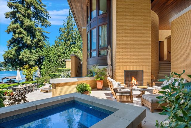 415 Shoreland Drive SE, Bellevue, WA 98004