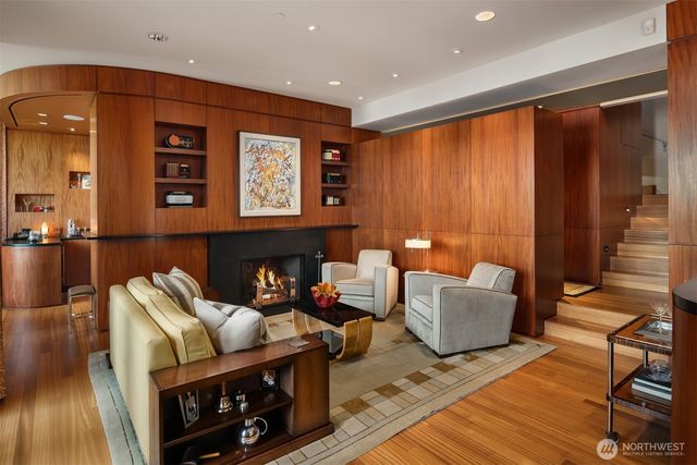 415 Shoreland Drive SE, Bellevue, WA 98004