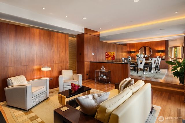 415 Shoreland Drive SE, Bellevue, WA 98004